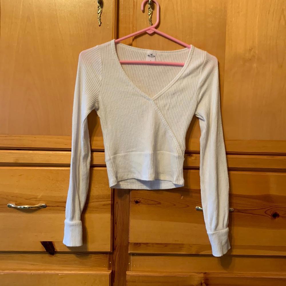 Hollister long sleeve shirt. Small